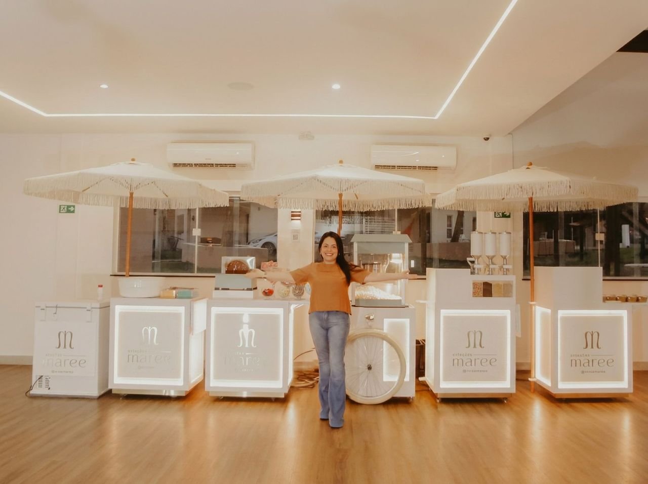 Carrinhos Maree iluminados em um evento
